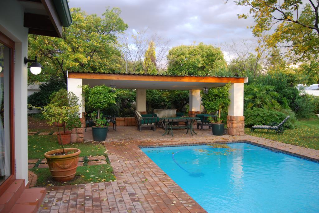 Sunninghill Guest Lodges Johannesburg Exterior photo