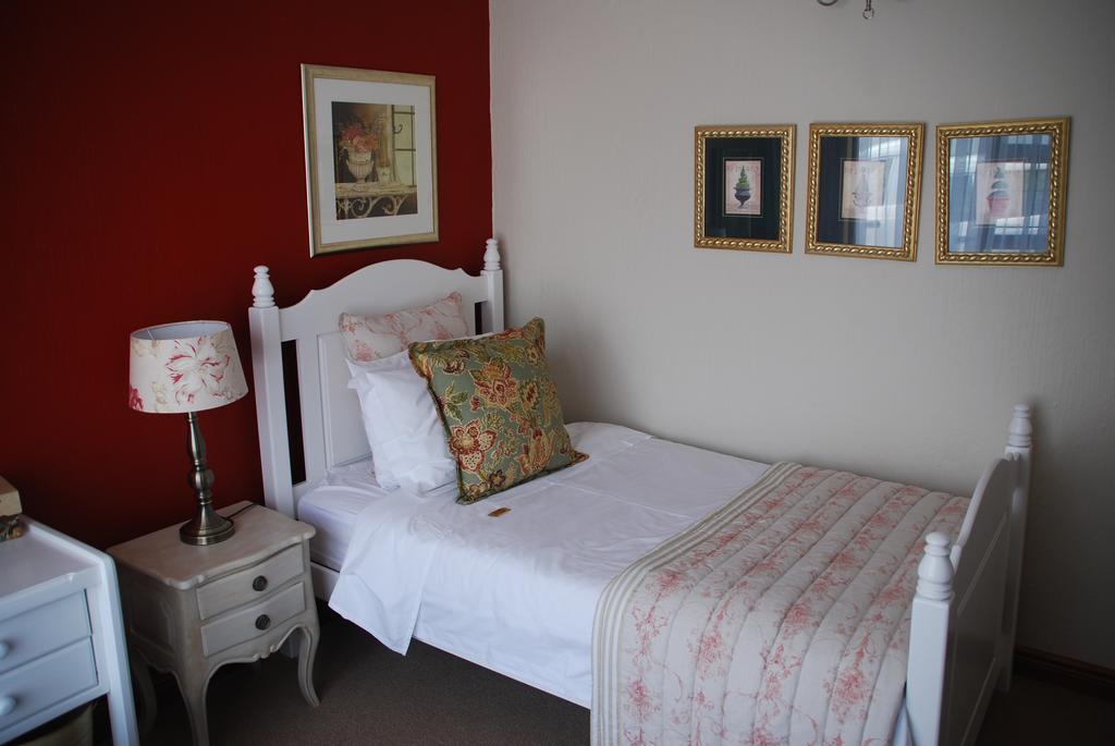 Sunninghill Guest Lodges Johannesburg Room photo