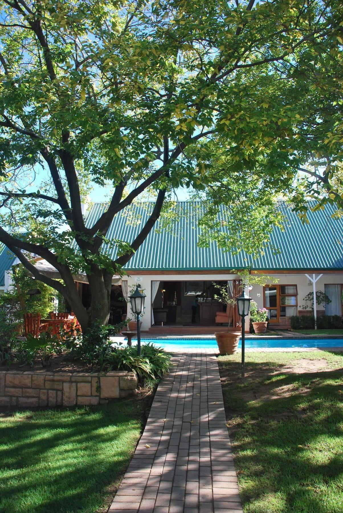 Sunninghill Guest Lodges Johannesburg Exterior photo