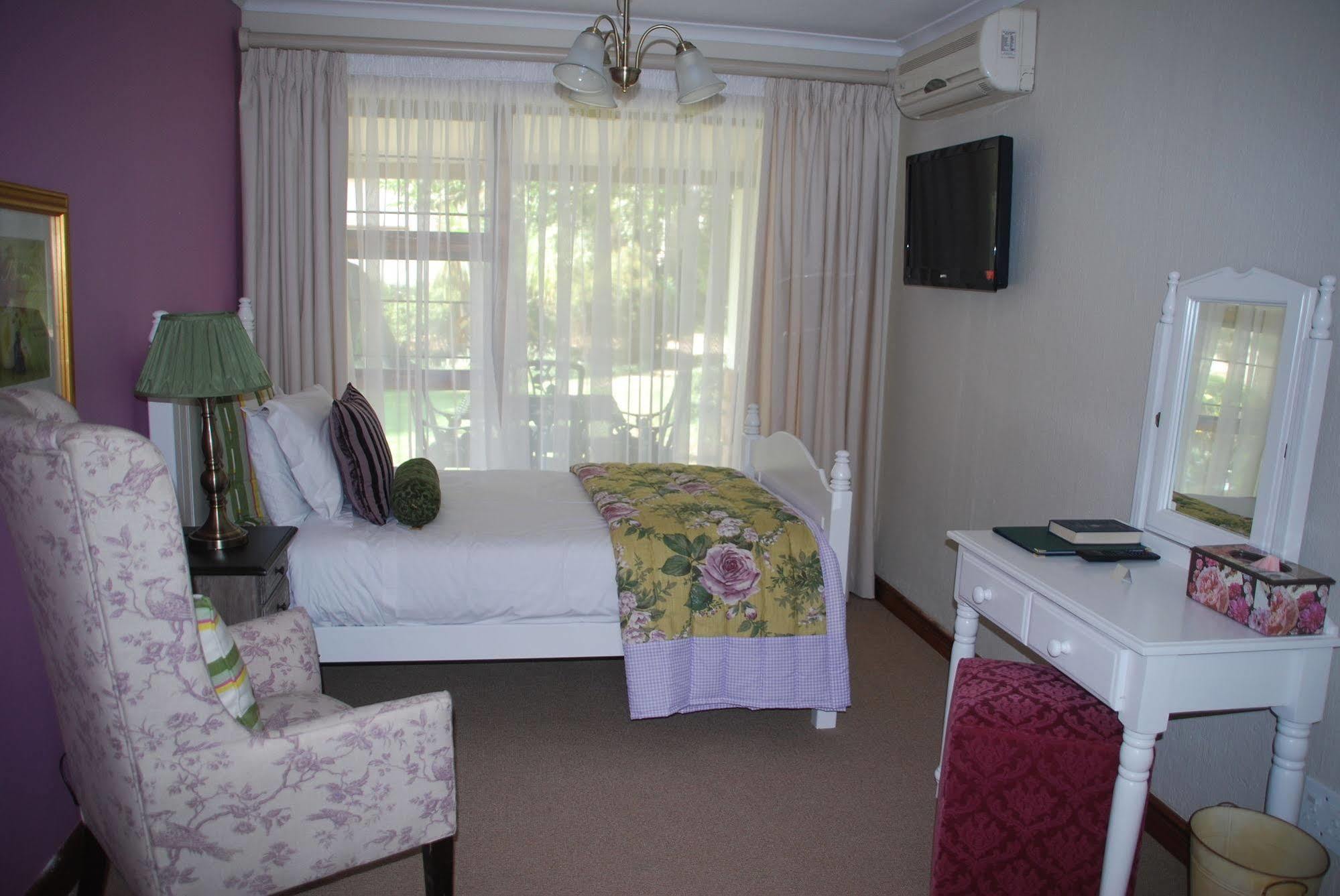 Sunninghill Guest Lodges Johannesburg Exterior photo