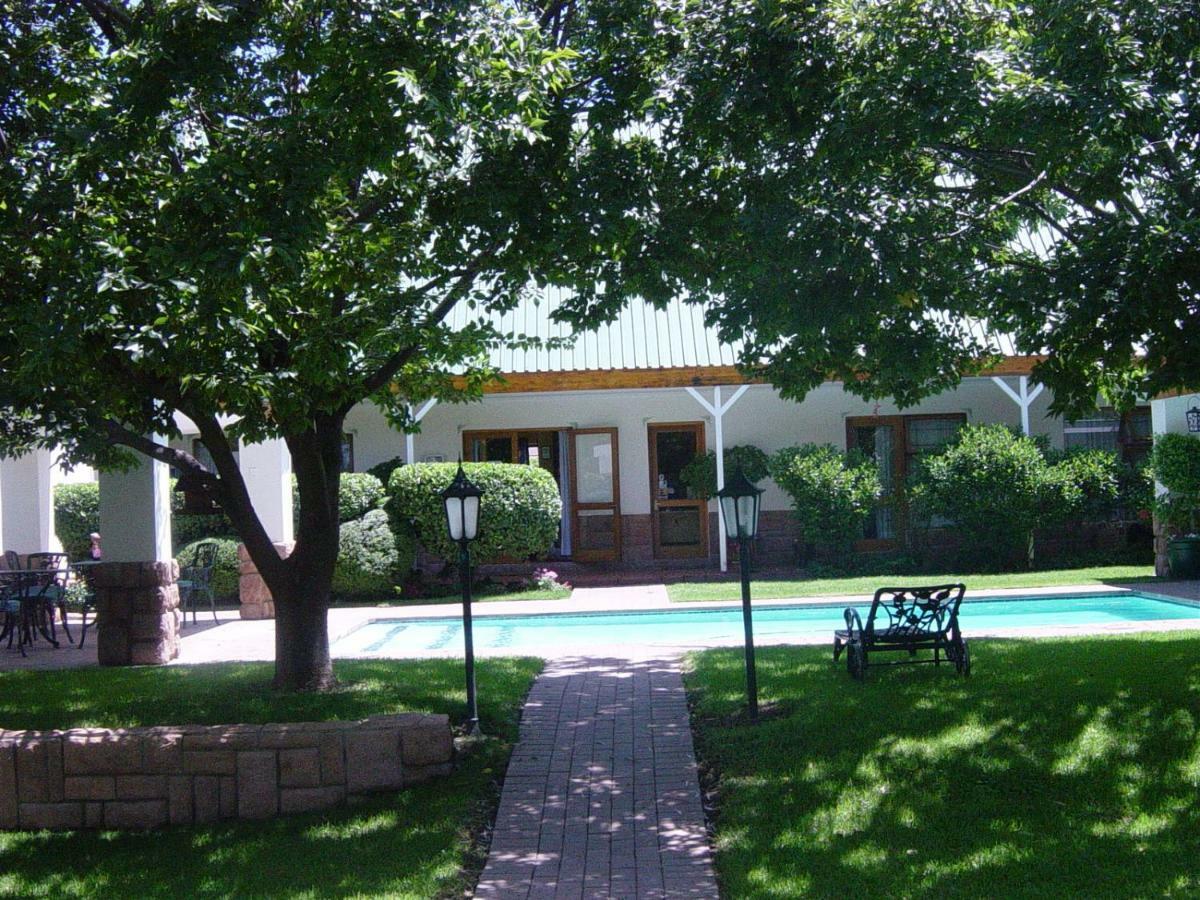 Sunninghill Guest Lodges Johannesburg Exterior photo